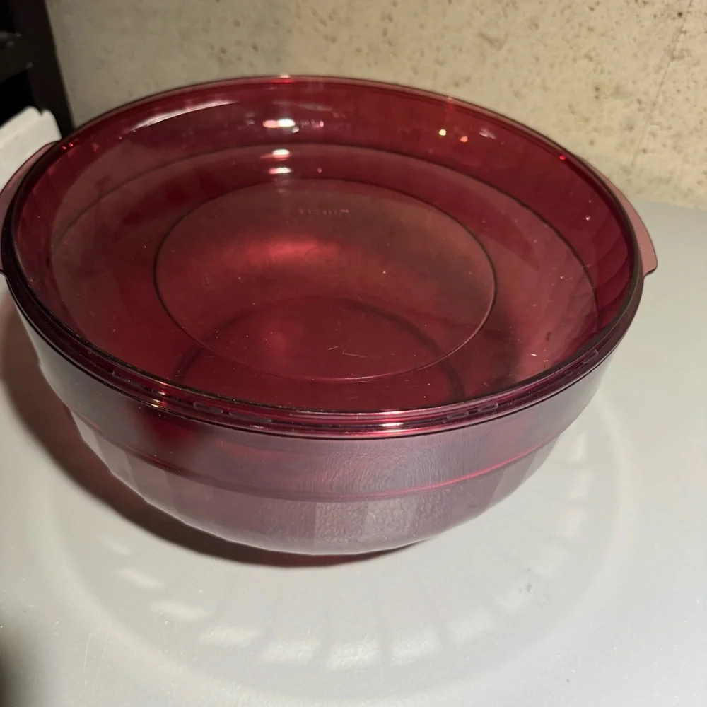 Tupperware VTG Preludio Cranberry Red Large‎ Food Bowl & Pie carrier with Lid